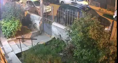 Comodoro: chocó, volcó y la familia todavía espera respuestas por el portón destruido