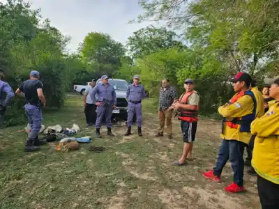 Cuatro hombres entraron al río a nadar: uno se hundió y otro quedó inconsciente en la orilla