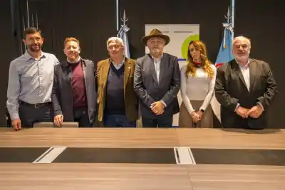 Los intendentes que se reunieron en Comodoro y el ministro de Kicillof que se sumó a la cumbre