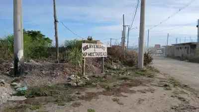El puente que esperan desde hace años: con la lluvia, los chicos de las 47 Hectáreas vuelven a pisar lodo