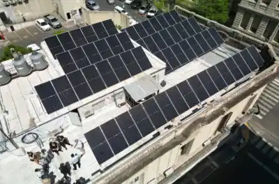 Los 60 paneles que instalaron en el Concejo de Paraná ya generan más energía de la que el edificio consume