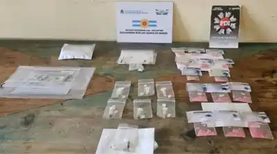 Una camioneta detenida en la ruta y lo que hallaron en su interior sorprendió a los efectivos