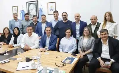 Figueroa suma intendentes al Presupuesto 2027: qué se define en Vaca Muerta