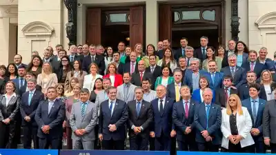 Diez provincias del norte se reunieron en Corrientes y elevaron un pedido al Gobierno por el Belgrano Cargas