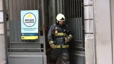 Retuvieron a tres policías en una alcaidía del centro: el celular que usaron los presos los terminó de hundir