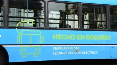 Una pasajera quedó atrapada en la puerta del colectivo y la Justicia apuntó a una empresa que negó todo