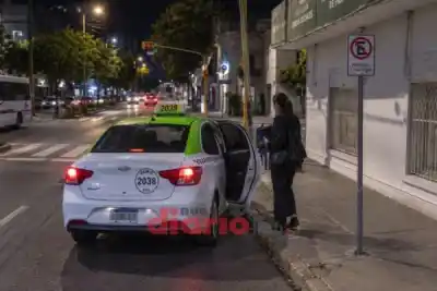 Dejó una cartera con $3 millones en el asiento de un remís y la Policía salió a buscar el Fiat Cronos