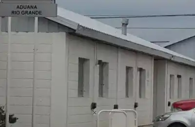 Vendió su Chery en el continente sin liberarla y la Aduana fue a buscar los tributos