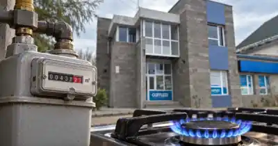 La factura del gas que pagan miles en Santa Cruz esconde tres apellidos y un proyecto de US$3.900 millones