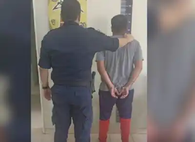 La nena llegó llorando a la escuela y contó lo que le había hecho su papá