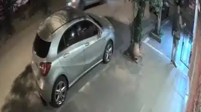 Entró a una casa de Mar del Plata: salió esposado del cuello y terminó apuñalado en la calle