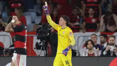 Atajó tres penales en el Maracaná y lo festejó con un baile que ya es marca registrada