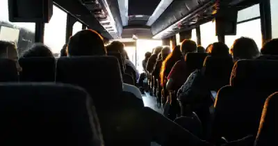 Manoseó a una pasajera en el micro a Mendoza y ella reaccionó con su celular: terminó detenido