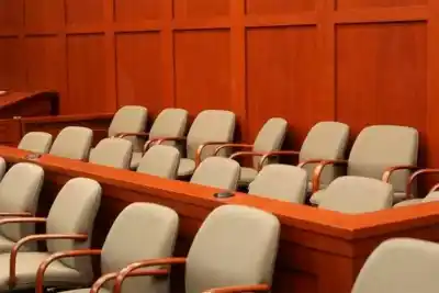Dos hermanos escucharon el veredicto del jurado y quedaron libres: qué pasó con la condena de 14 años
