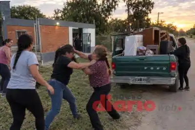 Fue a buscar sus muebles tras denunciar a su pareja y terminó a los pelos con su suegra