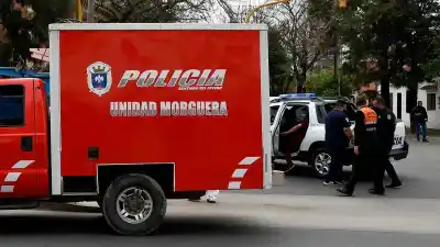 Dos disparos en la madrugada: hallan a un hombre sin vida en una calle del barrio Matadero Viejo