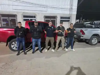 Los esperaban en el camino rural, dejaron las dos Hilux y se metieron al monte