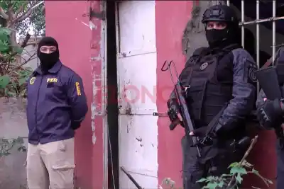 Encerrado con un cuchillo y tres nenas adentro: lo que dijo antes de que la Policía entrara