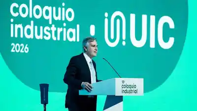 Llaryora redobló la presión sobre Milei y puso fecha límite para un salvavidas a la industria