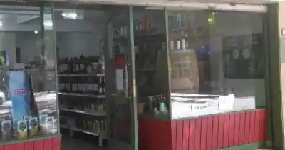 Un encapuchado entró al comercio y lo que se llevó dejó a todos en shock
