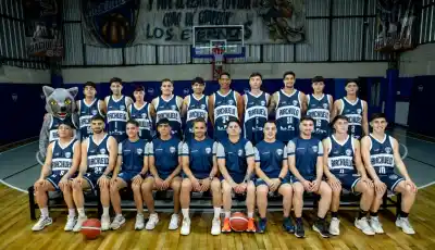 Riachuelo vuelve a jugar con su nombre y esta noche debuta en el Polideportivo Evita