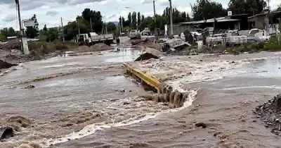 La crecida se llevó parte del badén de El Molino, pero el puente de Pobre Diablo resistió