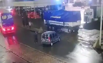 Bajó de la camioneta en el Mercado Central y un acoplado suelto la atropelló: quién era la víctima