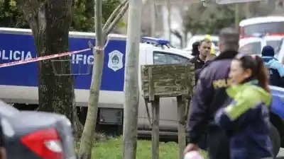 Lo sacaron a la fuerza de una casa de Nueva Pompeya y lo mataron en la calle: las cámaras lo mostraron todo