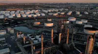 El barril se acerca a US$115 y en Argentina ya miran la nafta: qué pasó en el Golfo