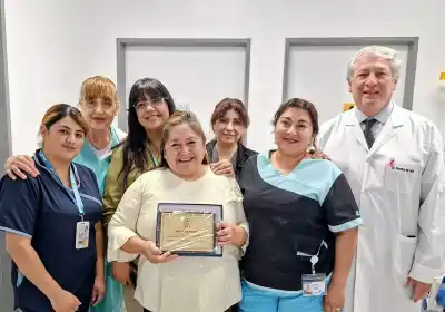 Se jubiló tras 45 años de enfermería y sus compañeras le tenían guardada una sorpresa