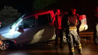 Iba por la ruta 14 con su Amarok, perdió el control y terminó contra el guardarraíl