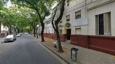 Guardan los celulares en casilleros: la medida que tomó un colegio rosarino por las fotos de alumnas