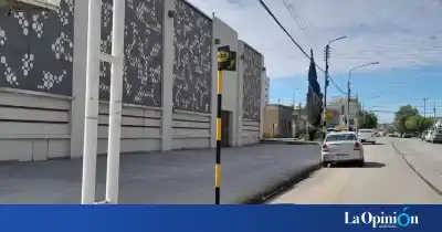 Lo esperaban en la parada del casino: el viaje que terminó con un cuchillo en el cuello y un auto estrellado