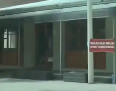 El cartel rojo que apareció en una esquina de Salta y nadie esperaba