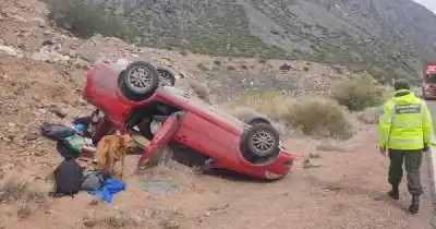 Volcó en plena Alta Montaña: quiénes viajaban en el auto chileno