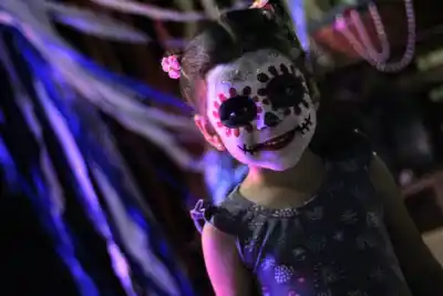 Un altar, maquillaje de muerto y una foto para guardar: la propuesta que llega a dos pueblos de San Luis