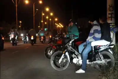 Las motos que hacen picadas en Las Termas ya tienen precio: hasta 5.000 unidades fijas y la moto al depósito
