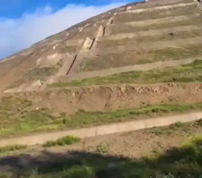 El Chenque cambió de color: la postal que sorprende a los comodorenses frente al mar