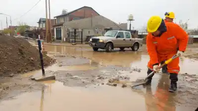 Zapala bajo el agua: los 55 llamados que colapsaron a los equipos en el peor día de lluvia