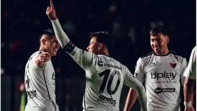 Delfino mueve el tablero de Colón: dos delanteros y una apuesta que puede cambiar el ataque