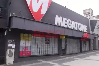 Megatone bajó las persianas en la Peatonal: qué pasó con los empleados del local