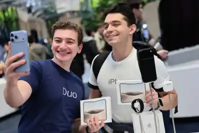 Se agotó en minutos y la entrega se va a enero: el primer plegable de Apple ya es un problema