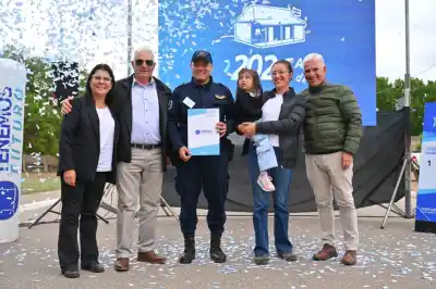 El sur también existe: la promesa que Poggi cumplió en Navia y las cuatro familias que estrenan casa