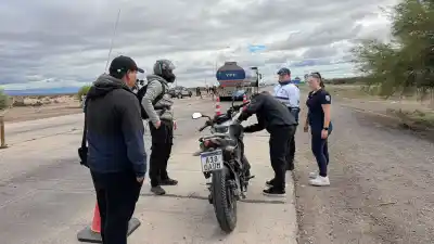 Entre San Juan y Mendoza montaron un control en la ruta: qué buscaban en cada auto
