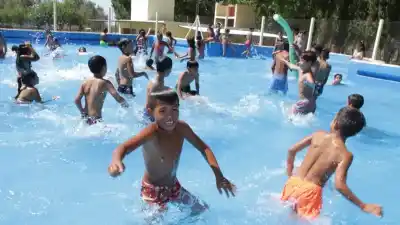 Las colonias de verano de San Juan no se suspenden, pero hay una condición que mirarán cada mañana