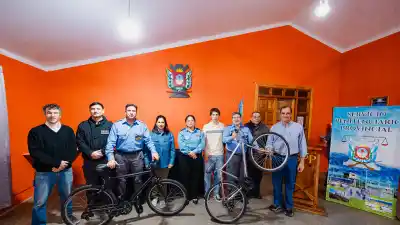 Aprendieron a reparar bicicletas tras las rejas y ahora esas mismas bicis tienen otro destino