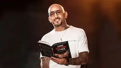El Pela Romero llega a Rosario con una obra que desnuda el amor en tiempos de redes