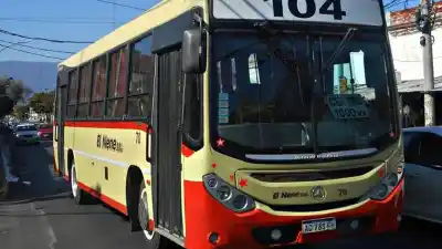La 104 se queda sin concesión y los choferes se sientan a negociar su futuro