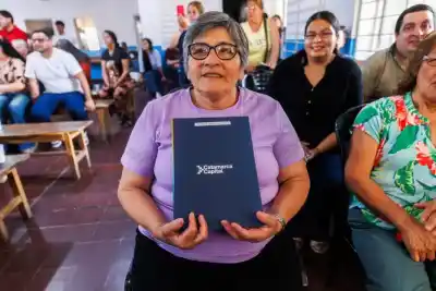 Altos de Choya: 32 vecinos ya tienen el papel que esperaron por décadas