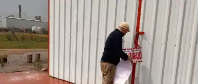 Entraron a controlar un depósito de agroquímicos en Elena y no les gustó lo que encontraron